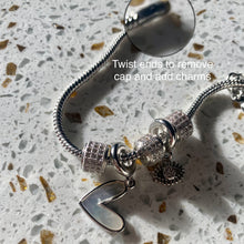 Load image into Gallery viewer, Flower Charm bracelet