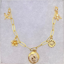 Load image into Gallery viewer, Victoria