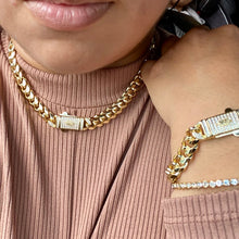 Load image into Gallery viewer, Dominique